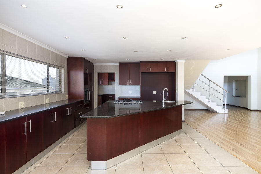 To Let 4 Bedroom Property for Rent in Heldervue Western Cape